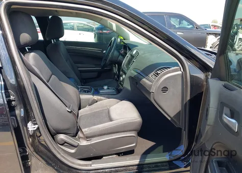 2021 Chrysler 300 Touring z USA, uszkodzony, nr VIN 2C3CCAAG5MH637011